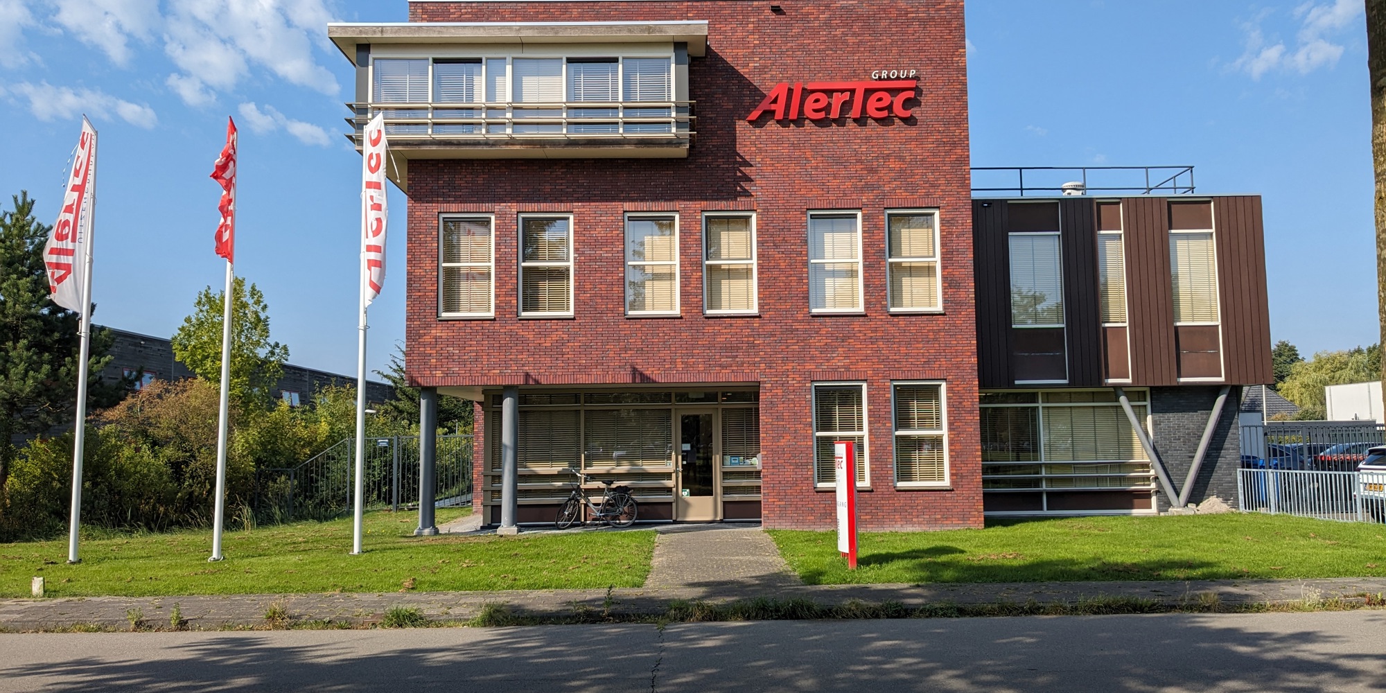 Mensen aan bureau